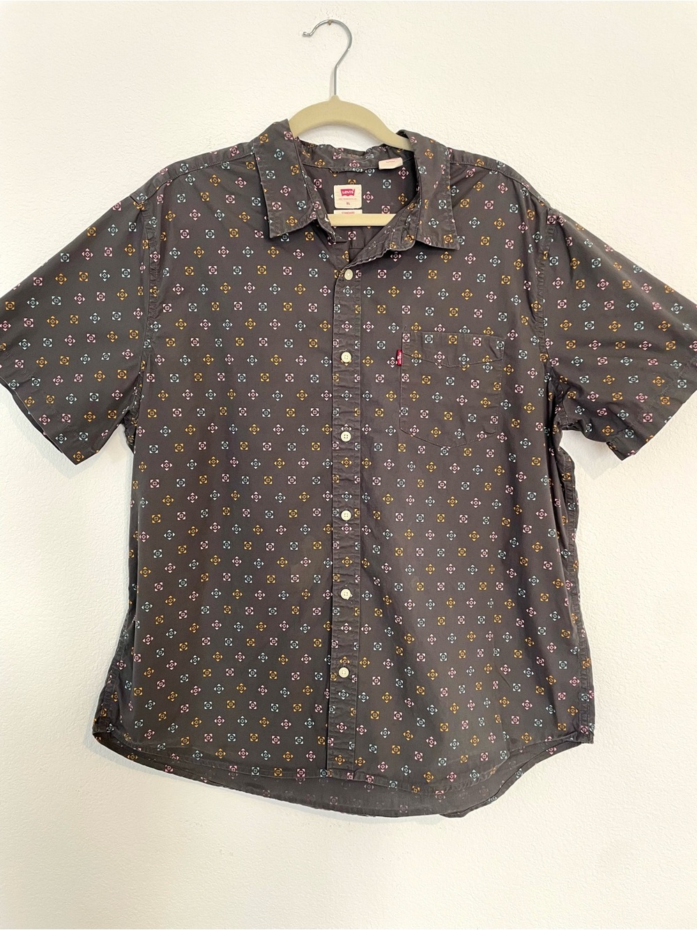 Levi's Short-Sleeve Men’s XL Gray Patterned Button-Up Shirt